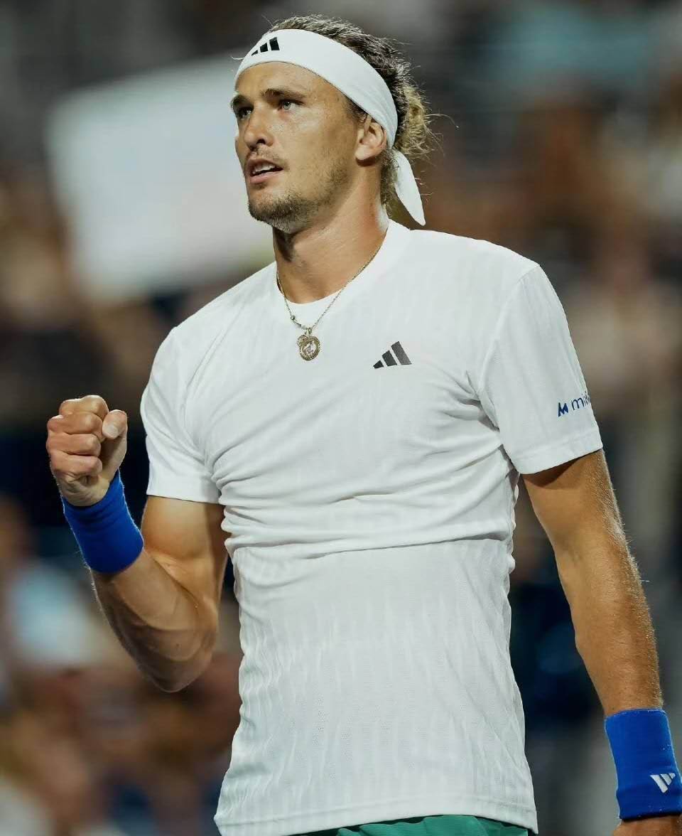 澳网完胜美网，兹维列夫高光表现