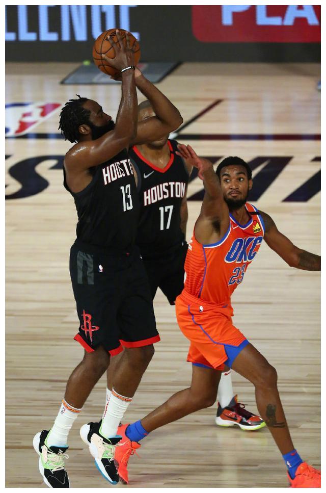 山东队完胜雷霆,克莱关键制胜 山东队完胜雷霆,克莱关键制胜