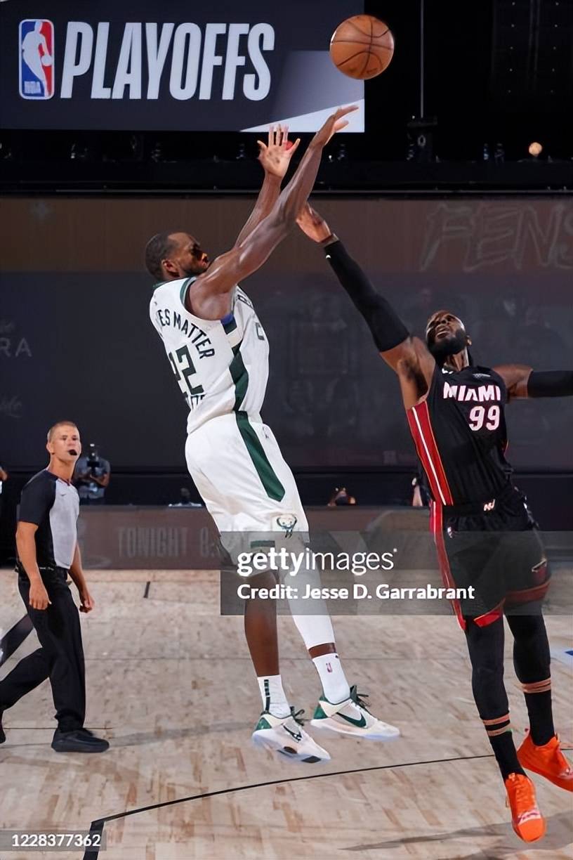 雄鹿横扫热火，西亚卡姆关键制胜