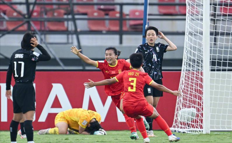 中国女足顽强对抗,战胜强劲对手 中国女足顽强对抗,战胜强劲对手