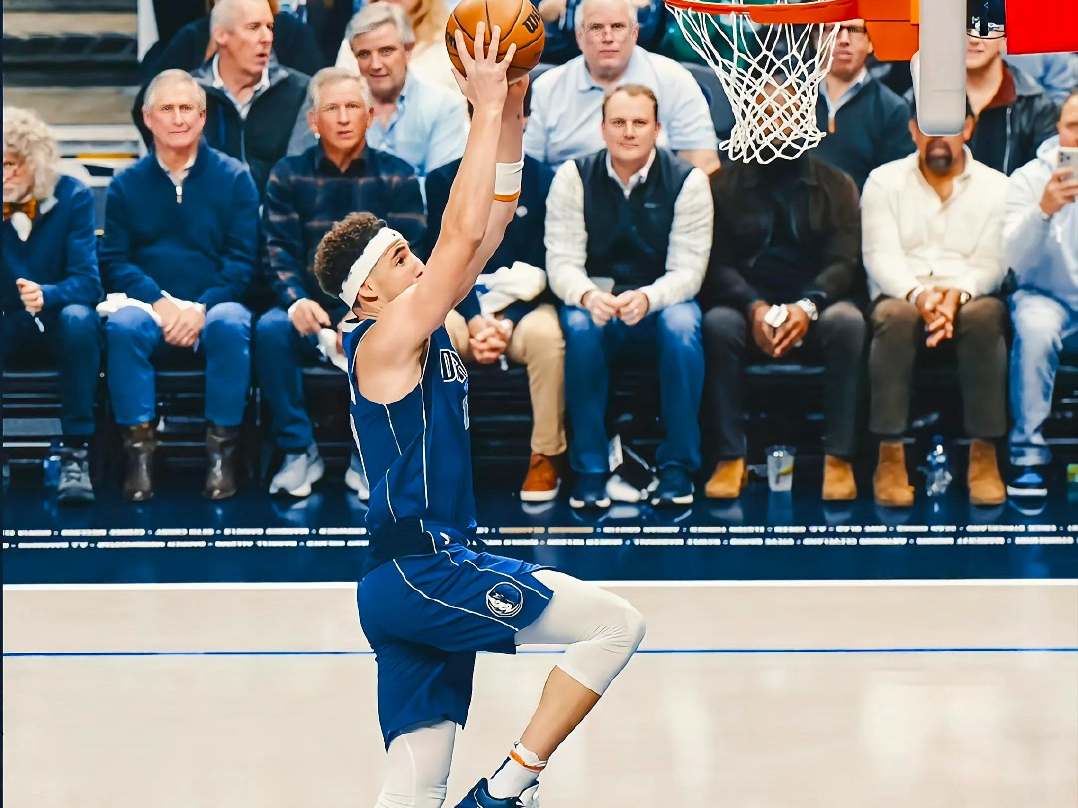 开云体育-独行侠绝杀鹈鹕，拉文点燃赛场