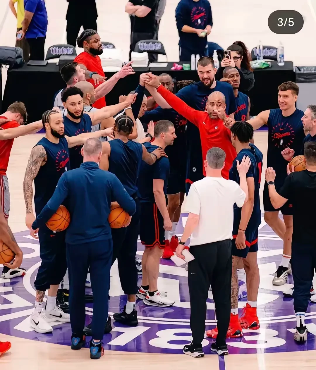 人主场击败篮网,全队大放异彩 人主场击败篮网,全队大放异彩