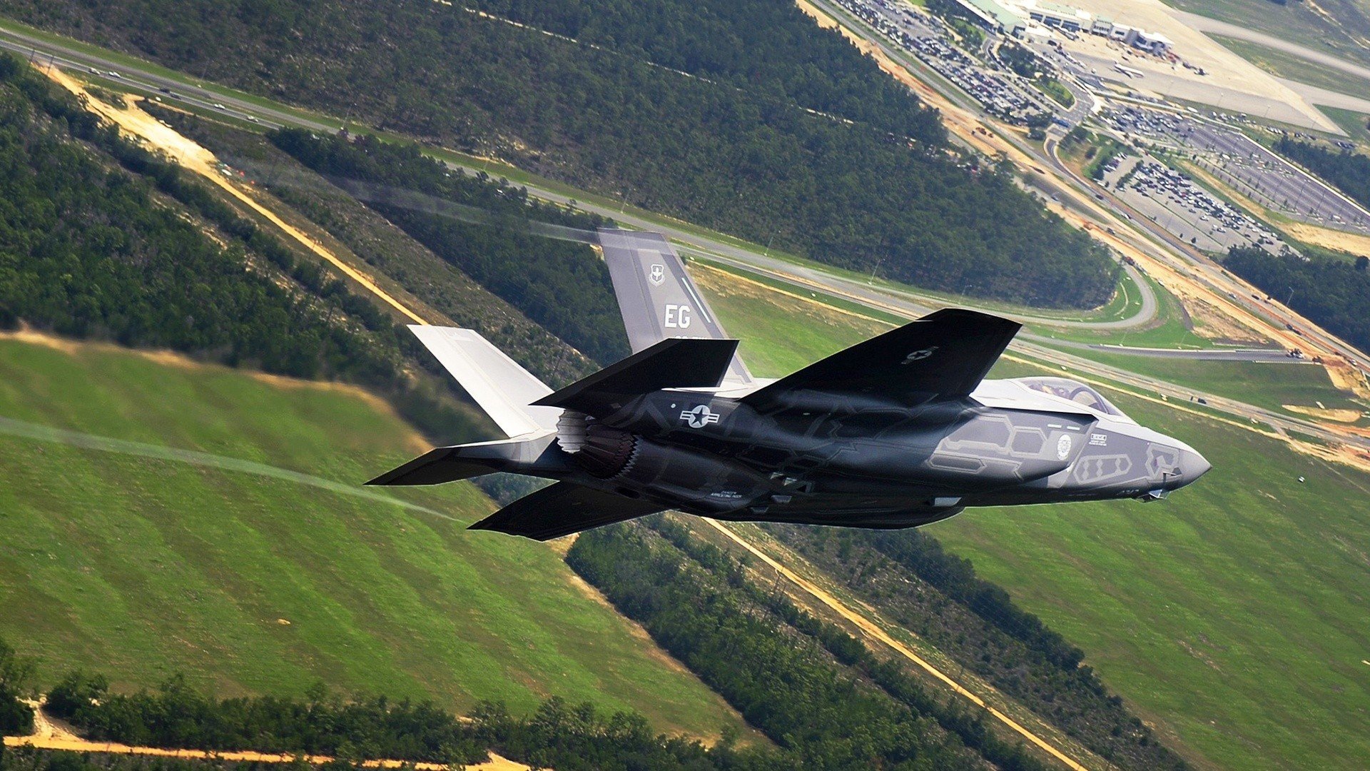 开云官网-油王铁蹄下的紫百合,皮克死线时刻拯救艺术足球