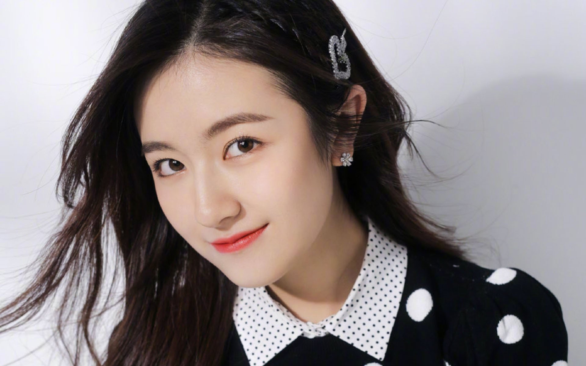 开云APP-巨人倒下时,库尔图瓦依旧站着