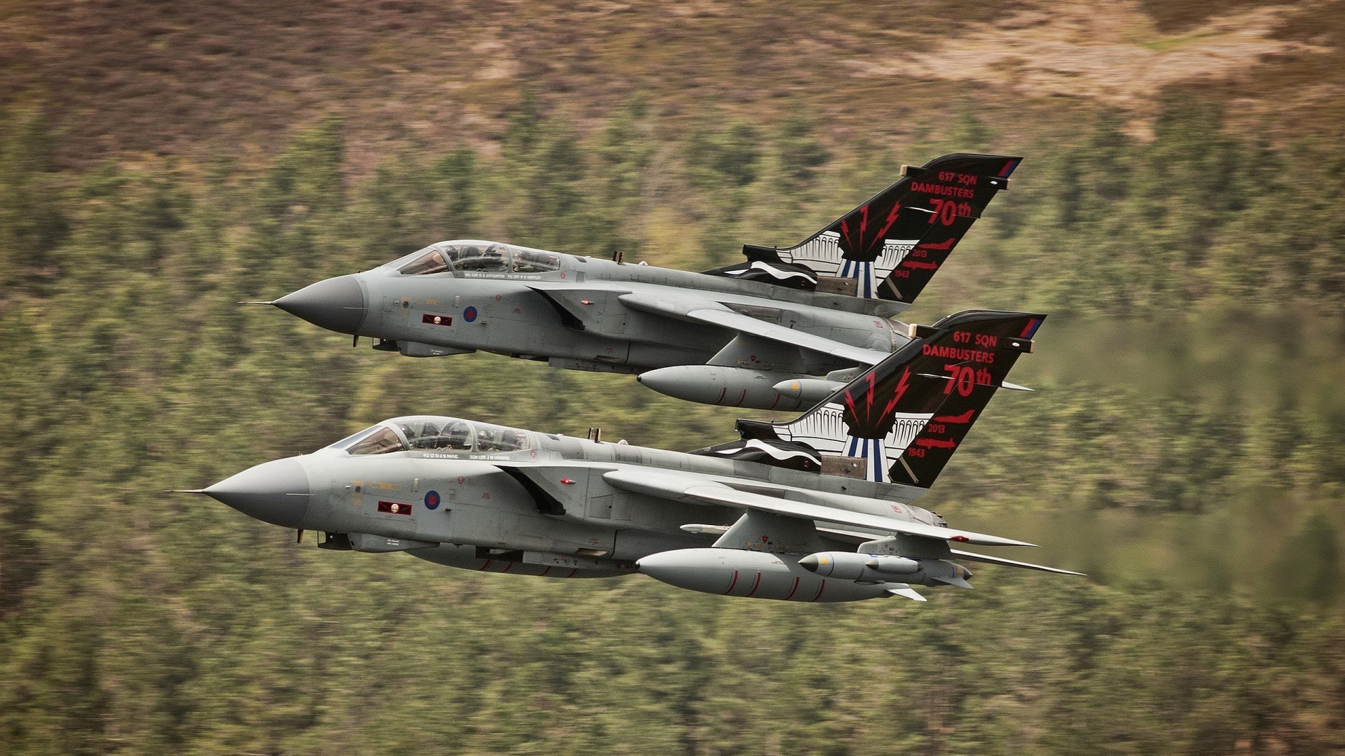 开云平台-当弯道超越遇见铁壁防守,F1年度争冠之夜与金玟哉的大场面哲学