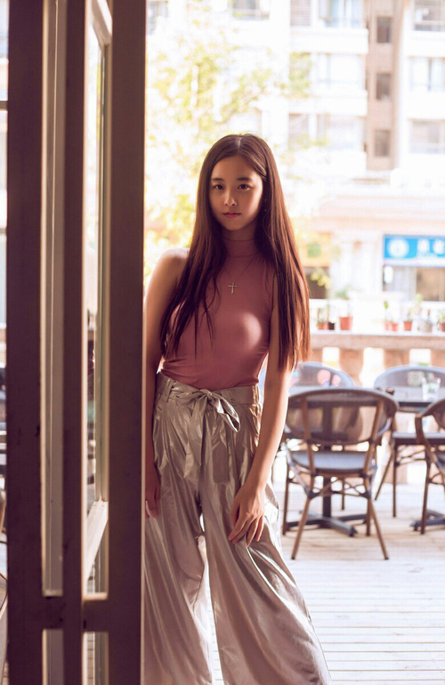 开云官网-乔治刷新纪录助76人斩落新疆队，跨联赛对决惊艳全场